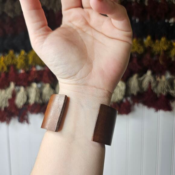 Raven + Lily Neha Wooden Cuff Bracelet Leather Accent Boho Hippie Eggshell 1 - Picture 4 of 9